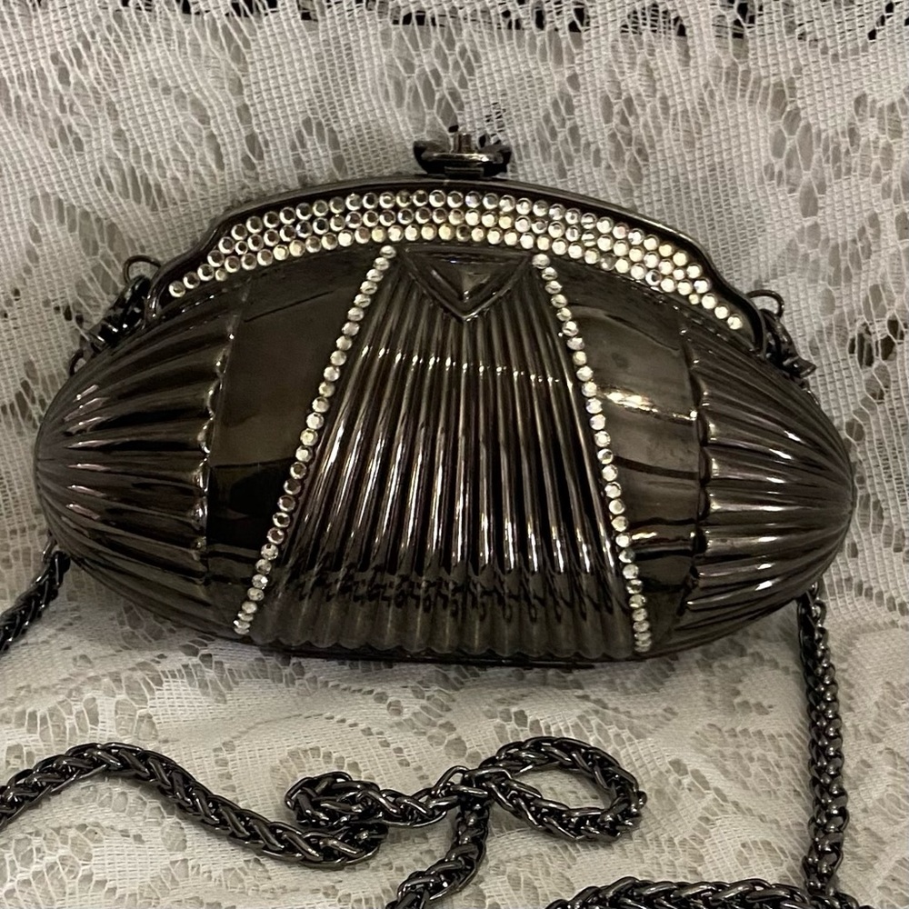 Art Deco Black Silver Clam Shell Metal Purse-Crossbody 7.5in x 4.5in x 2in